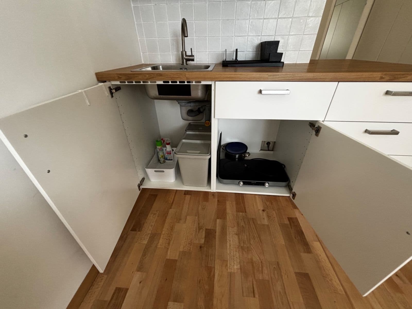 Small studio flat to rent, 23 m², V Nových Vokovicích, Prague, Prague Small studio flat to rent, 23 m², V Nových Vokovicích, Prague, Prague