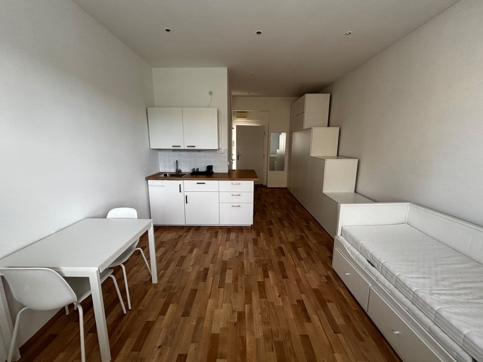 Small studio flat to rent, 23 m², V Nových Vokovicích, Prague, Prague Small studio flat to rent, 23 m², V Nových Vokovicích, Prague, Prague