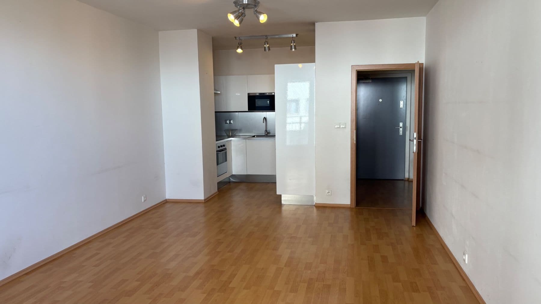 1 bedroom with open-plan kitchen flat to rent, 54 m², Na Slatince, Prague, Prague 1 bedroom with open-plan kitchen flat to rent, 54 m², Na Slatince, Prague, Prague