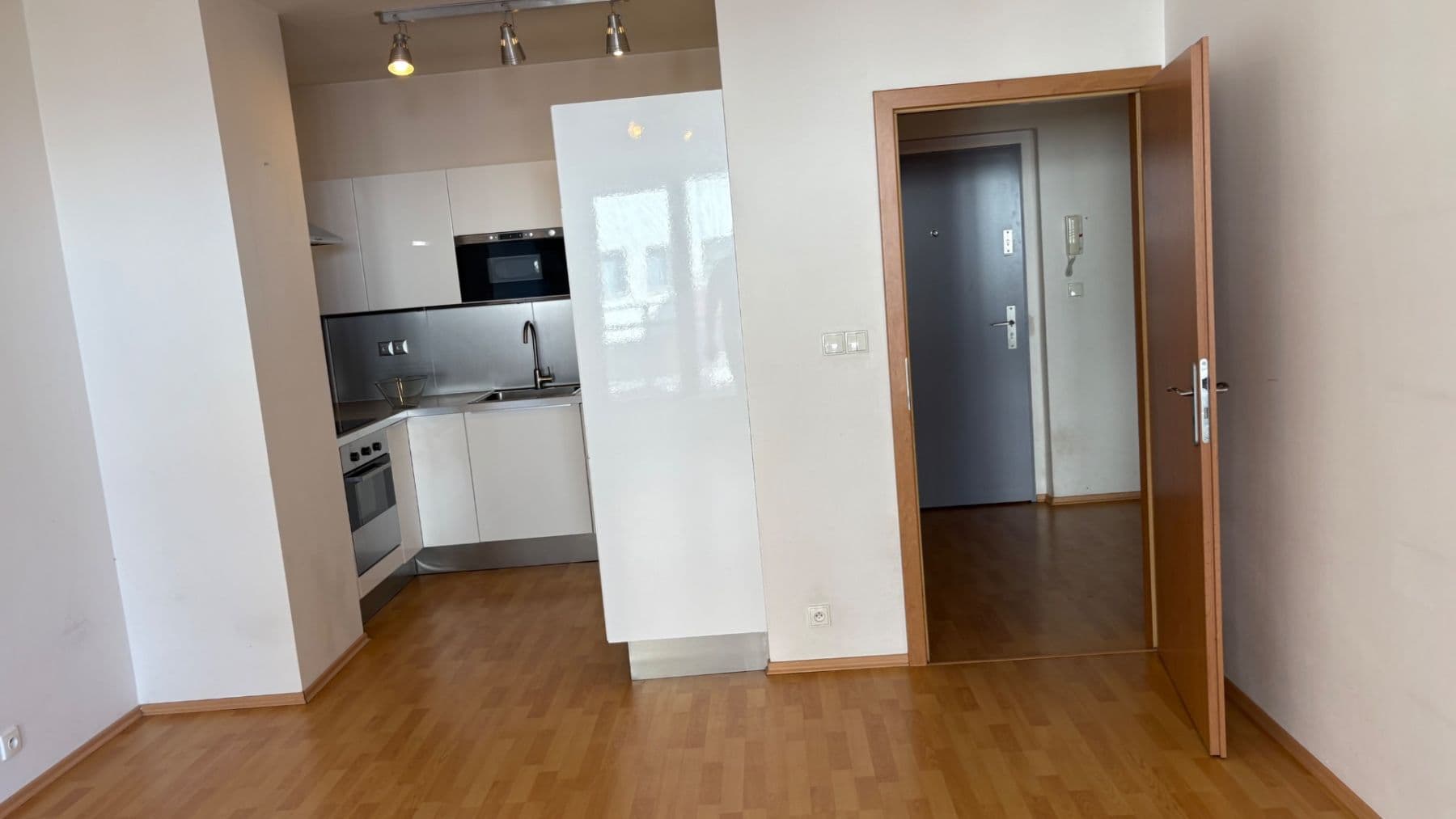1 bedroom with open-plan kitchen flat to rent, 54 m², Na Slatince, Prague, Prague 1 bedroom with open-plan kitchen flat to rent, 54 m², Na Slatince, Prague, Prague