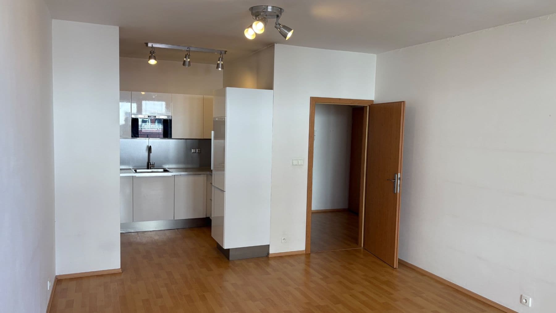 1 bedroom with open-plan kitchen flat to rent, 54 m², Na Slatince, Prague, Prague 1 bedroom with open-plan kitchen flat to rent, 54 m², Na Slatince, Prague, Prague
