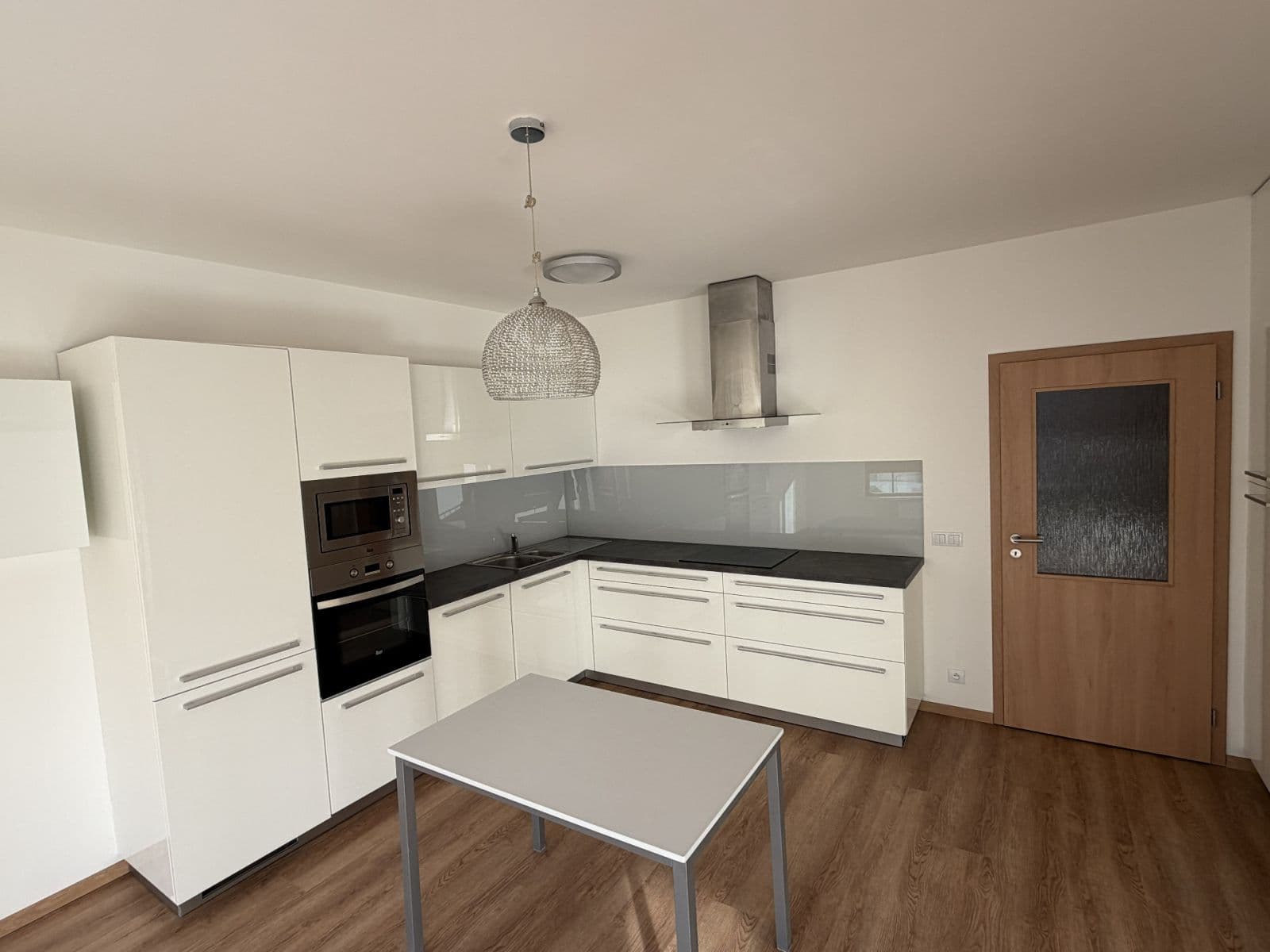 1 bedroom with open-plan kitchen flat to rent, 52 m², Kurta Konráda, Prague, Prague 1 bedroom with open-plan kitchen flat to rent, 52 m², Kurta Konráda, Prague, Prague