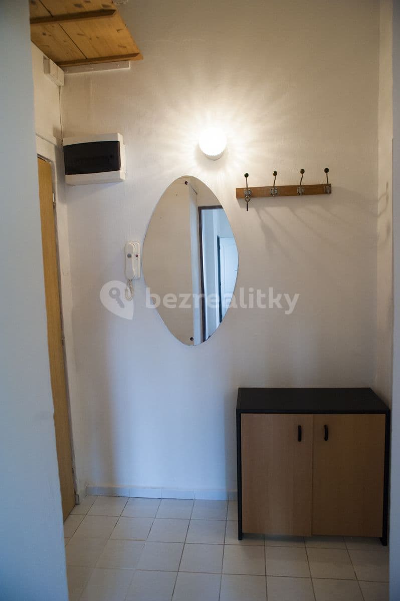 Studio flat to rent, 32 m², V Olšinách, Prague, Prague Studio flat to rent, 32 m², V Olšinách, Prague, Prague