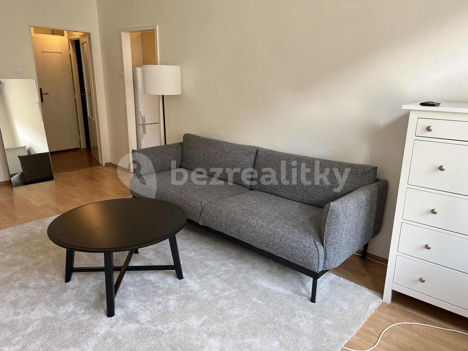 1 bedroom with open-plan kitchen flat to rent, 52 m², Mojmírova, Prague, Prague 1 bedroom with open-plan kitchen flat to rent, 52 m², Mojmírova, Prague, Prague