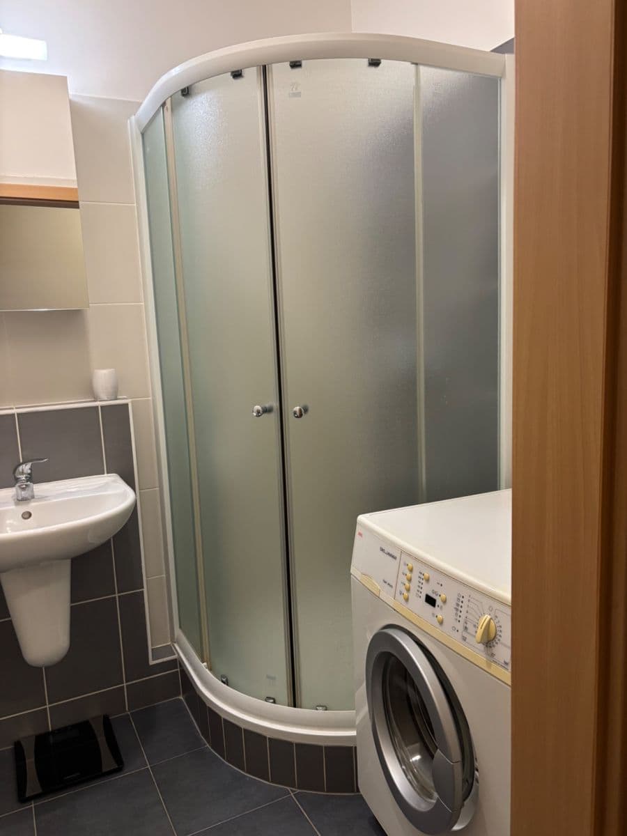 Studio flat to rent, 32 m², Davidovičova, Prague, Prague Studio flat to rent, 32 m², Davidovičova, Prague, Prague