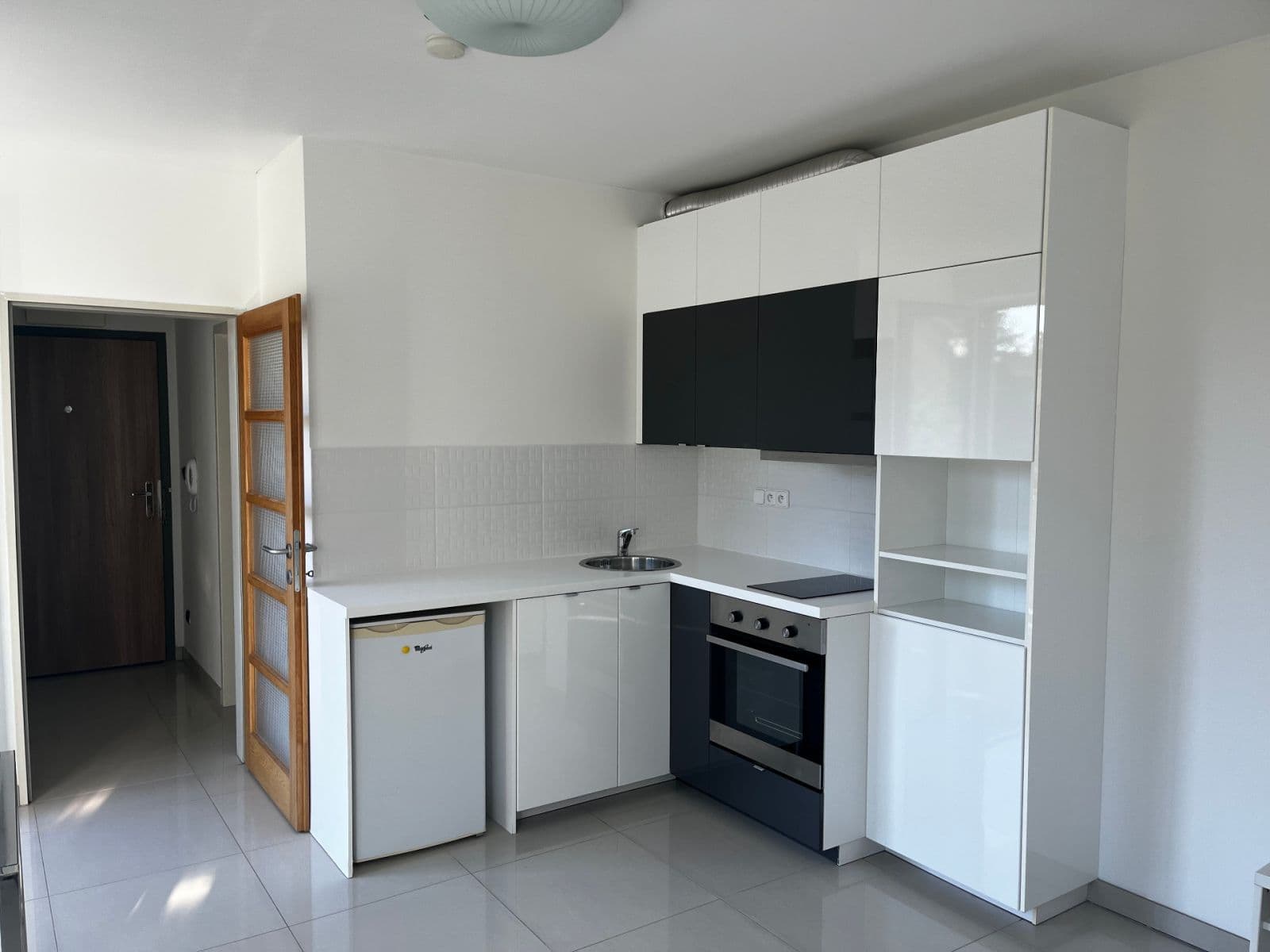 Studio flat to rent, 26 m², Strojírenská, Prague, Prague Studio flat to rent, 26 m², Strojírenská, Prague, Prague