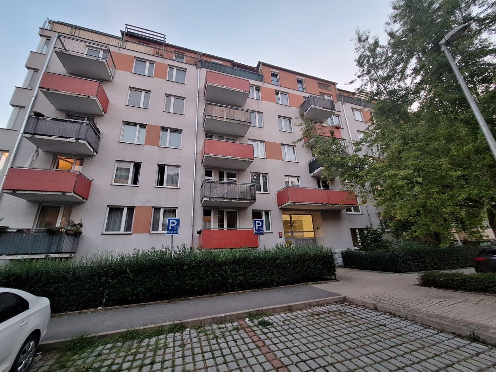 1 bedroom with open-plan kitchen flat to rent, 58 m², Bechlínská, Prague, Prague 1 bedroom with open-plan kitchen flat to rent, 58 m², Bechlínská, Prague, Prague