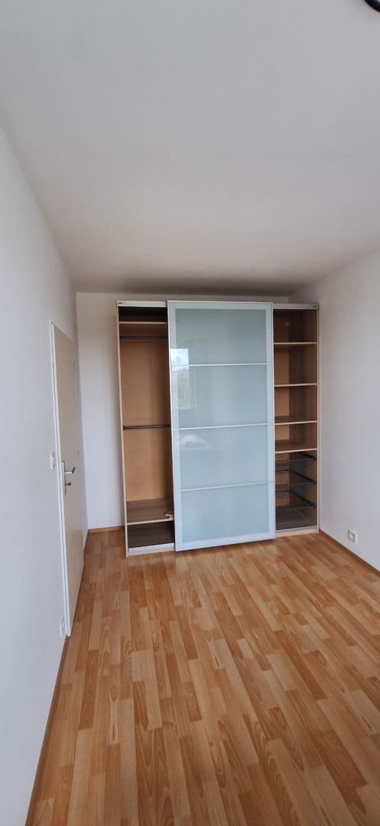 1 bedroom with open-plan kitchen flat to rent, 58 m², Bechlínská, Prague, Prague 1 bedroom with open-plan kitchen flat to rent, 58 m², Bechlínská, Prague, Prague