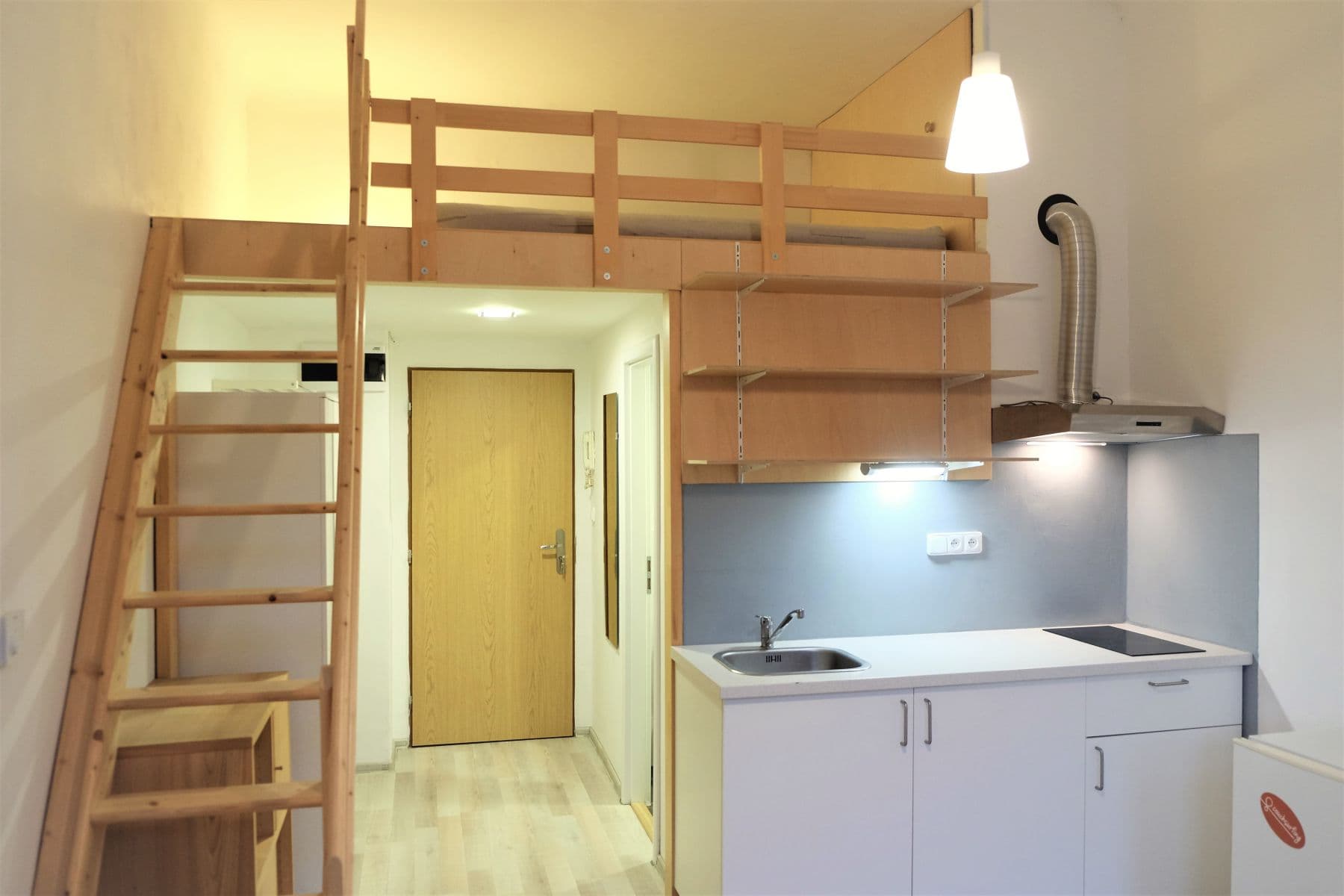 Small studio flat to rent, 20 m², Moskevská, Prague, Prague Small studio flat to rent, 20 m², Moskevská, Prague, Prague