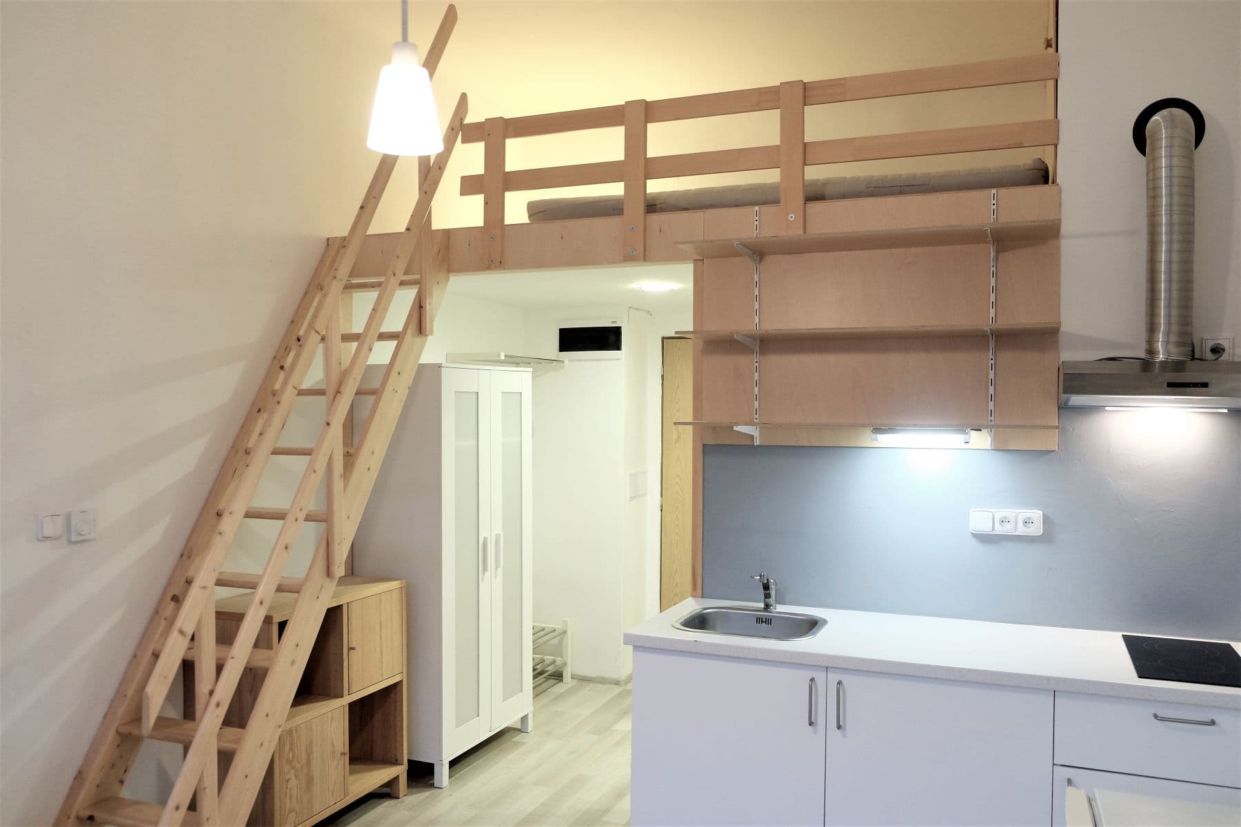 Small studio flat to rent, 20 m², Moskevská, Prague, Prague Small studio flat to rent, 20 m², Moskevská, Prague, Prague