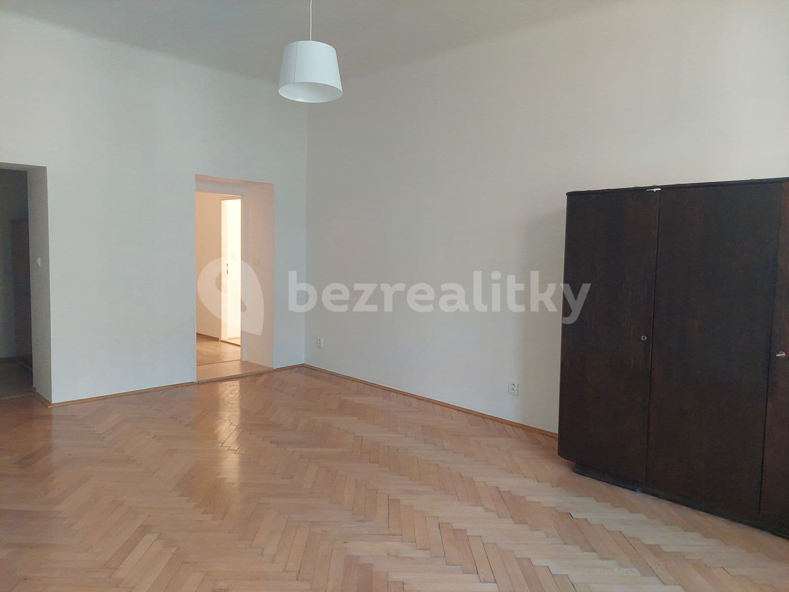 3 bedroom flat to rent, 110 m², Valerije Pavloviče Čkalova, Prague, Prague 3 bedroom flat to rent, 110 m², Valerije Pavloviče Čkalova, Prague, Prague