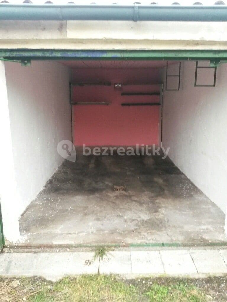 garage to rent, 18 m², Brandýs nad Labem-Stará Boleslav, Středočeský Region garage to rent, 18 m², Brandýs nad Labem-Stará Boleslav, Středočeský Region