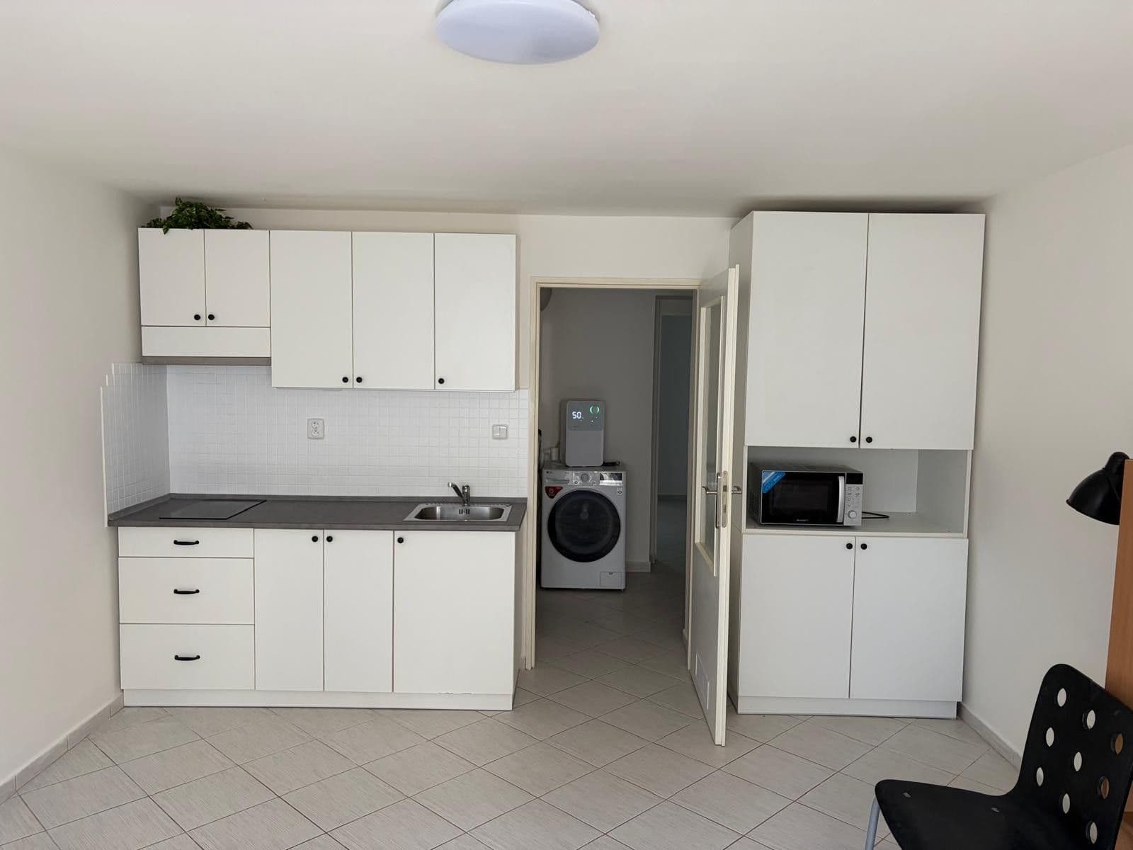1 bedroom with open-plan kitchen flat to rent, 45 m², Došlíkova, Brno, Jihomoravský Region 1 bedroom with open-plan kitchen flat to rent, 45 m², Došlíkova, Brno, Jihomoravský Region