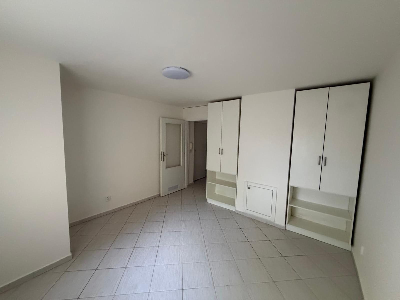 1 bedroom with open-plan kitchen flat to rent, 45 m², Došlíkova, Brno, Jihomoravský Region 1 bedroom with open-plan kitchen flat to rent, 45 m², Došlíkova, Brno, Jihomoravský Region