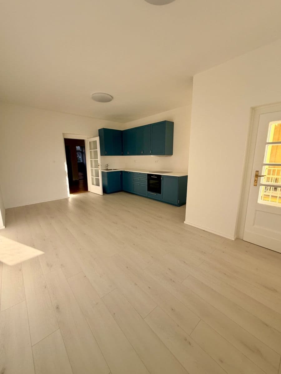 2 bedroom with open-plan kitchen flat to rent, 85 m², Uralská, Prague, Prague 2 bedroom with open-plan kitchen flat to rent, 85 m², Uralská, Prague, Prague