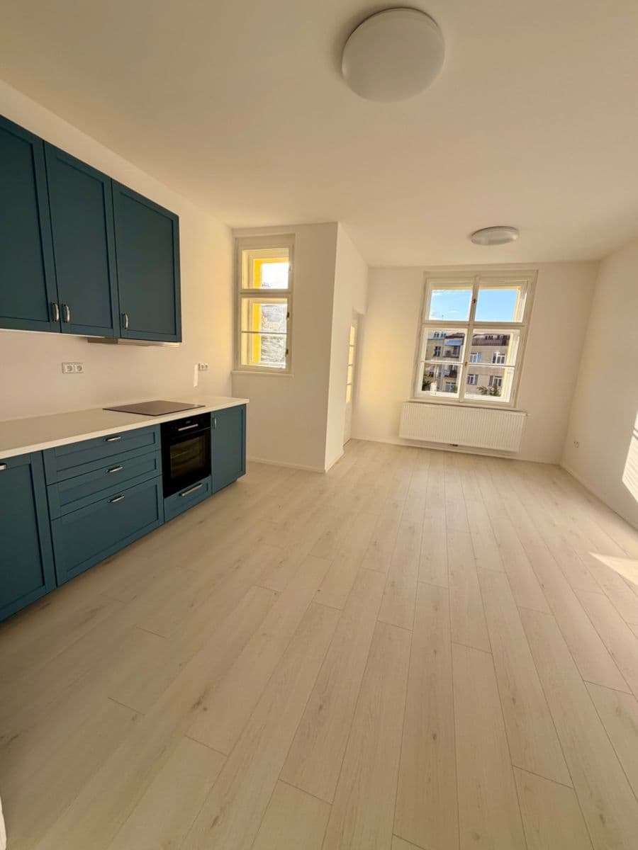 2 bedroom with open-plan kitchen flat to rent, 85 m², Uralská, Prague, Prague 2 bedroom with open-plan kitchen flat to rent, 85 m², Uralská, Prague, Prague