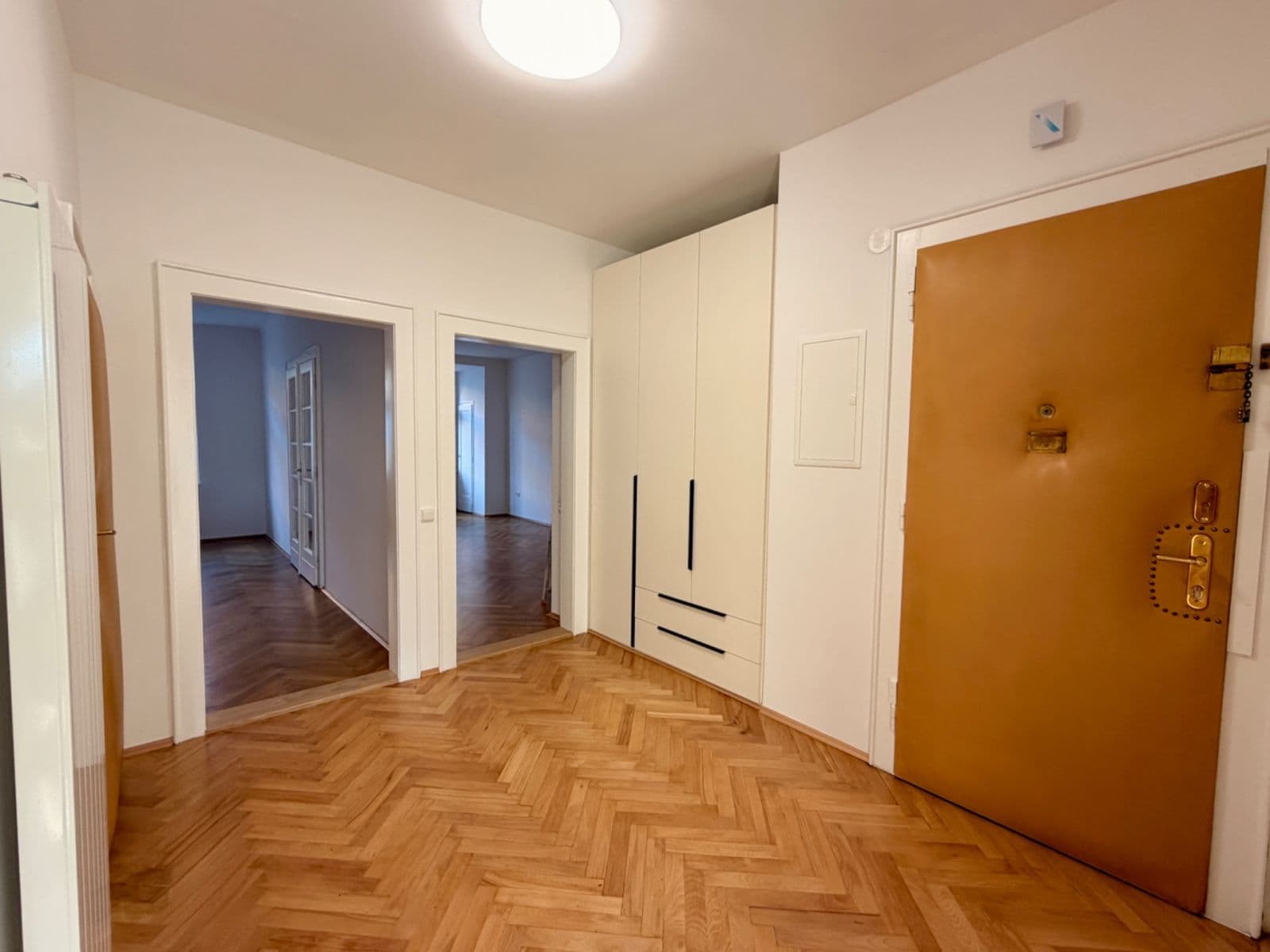 2 bedroom with open-plan kitchen flat to rent, 85 m², Uralská, Prague, Prague 2 bedroom with open-plan kitchen flat to rent, 85 m², Uralská, Prague, Prague