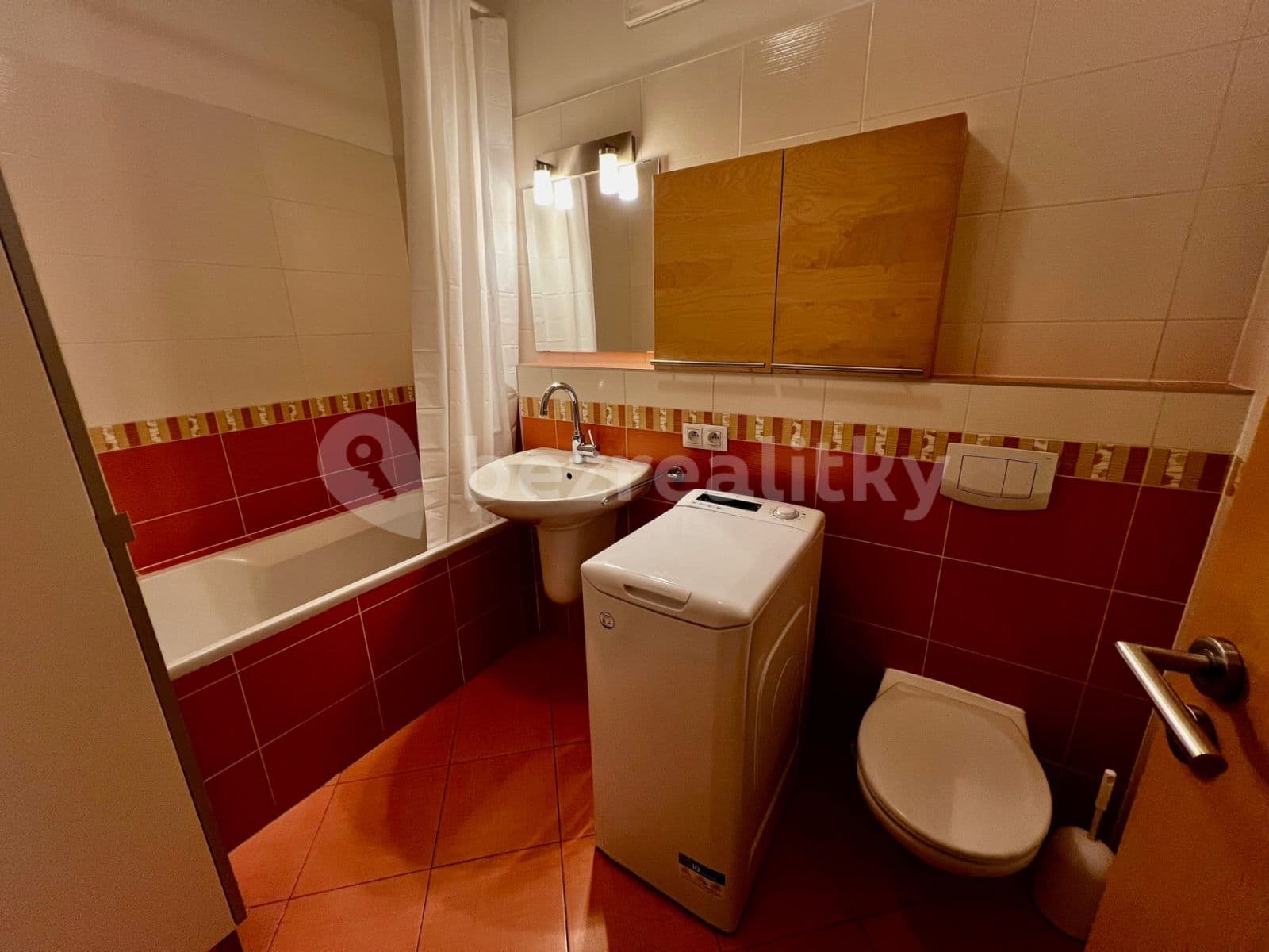 Studio flat to rent, 38 m², Plzeňská, Prague, Prague Studio flat to rent, 38 m², Plzeňská, Prague, Prague