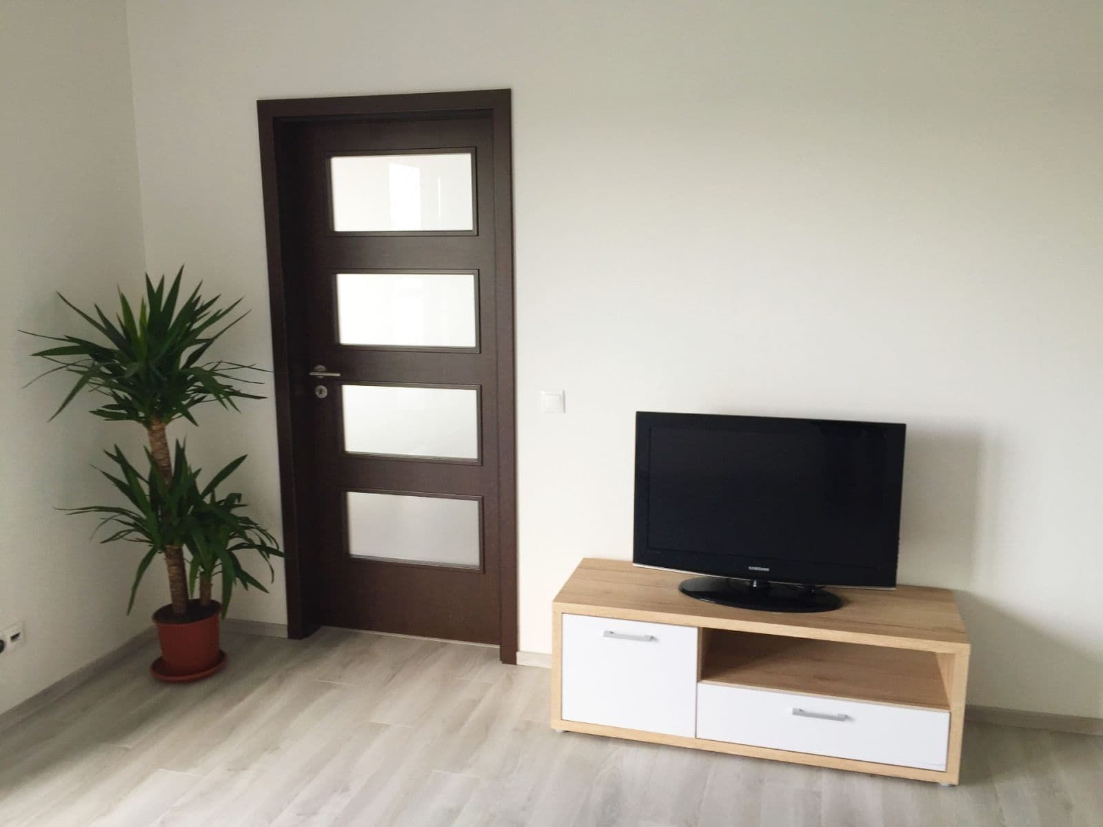 1 bedroom with open-plan kitchen flat to rent, 57 m², U Velkého rybníka, Plzeň, Plzeňský Region 1 bedroom with open-plan kitchen flat to rent, 57 m², U Velkého rybníka, Plzeň, Plzeňský Region