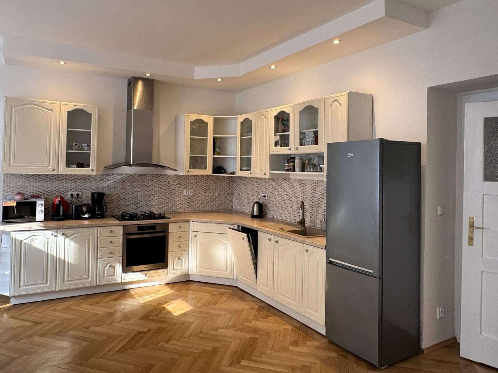 3 bedroom flat to rent, 125 m², náměstí Jiřího z Poděbrad, Prague, Prague 3 bedroom flat to rent, 125 m², náměstí Jiřího z Poděbrad, Prague, Prague