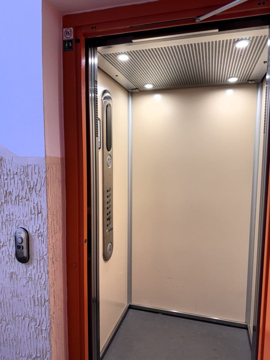 3 bedroom flat to rent, 125 m², náměstí Jiřího z Poděbrad, Prague, Prague 3 bedroom flat to rent, 125 m², náměstí Jiřího z Poděbrad, Prague, Prague