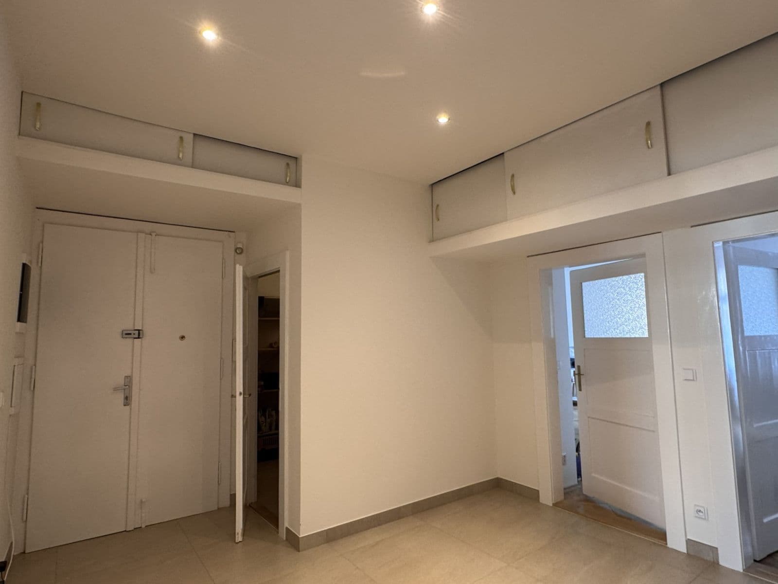 3 bedroom flat to rent, 125 m², náměstí Jiřího z Poděbrad, Prague, Prague 3 bedroom flat to rent, 125 m², náměstí Jiřího z Poděbrad, Prague, Prague