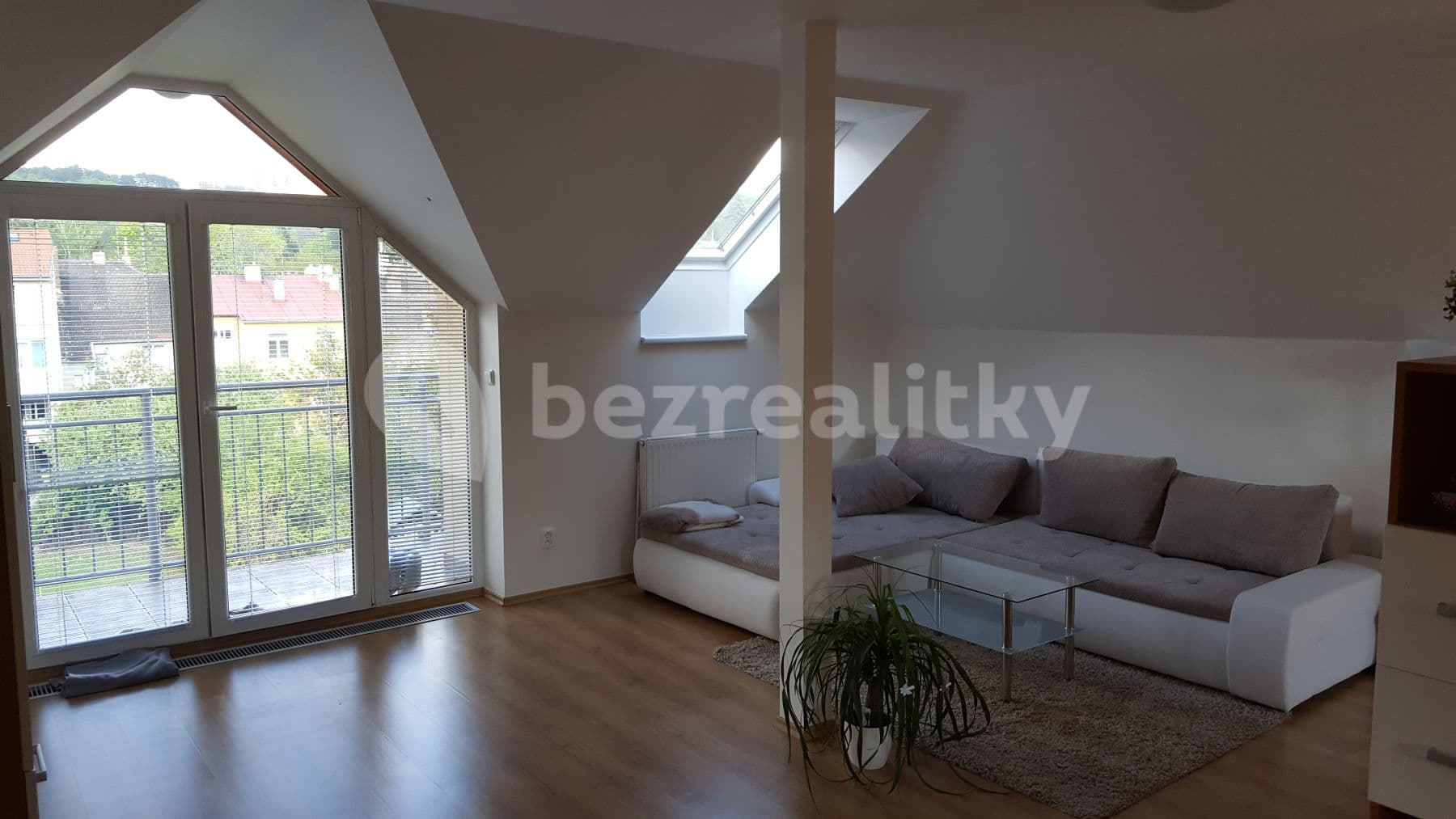 2 bedroom with open-plan kitchen flat to rent, 95 m², Svatoplukova, Brno, Jihomoravský Region