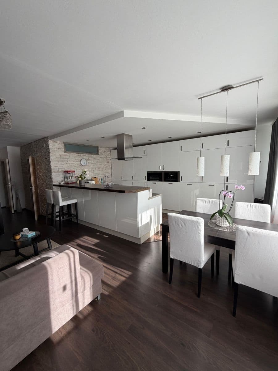 3 bedroom with open-plan kitchen flat to rent, 98 m², Fantova, Prague, Prague 3 bedroom with open-plan kitchen flat to rent, 98 m², Fantova, Prague, Prague