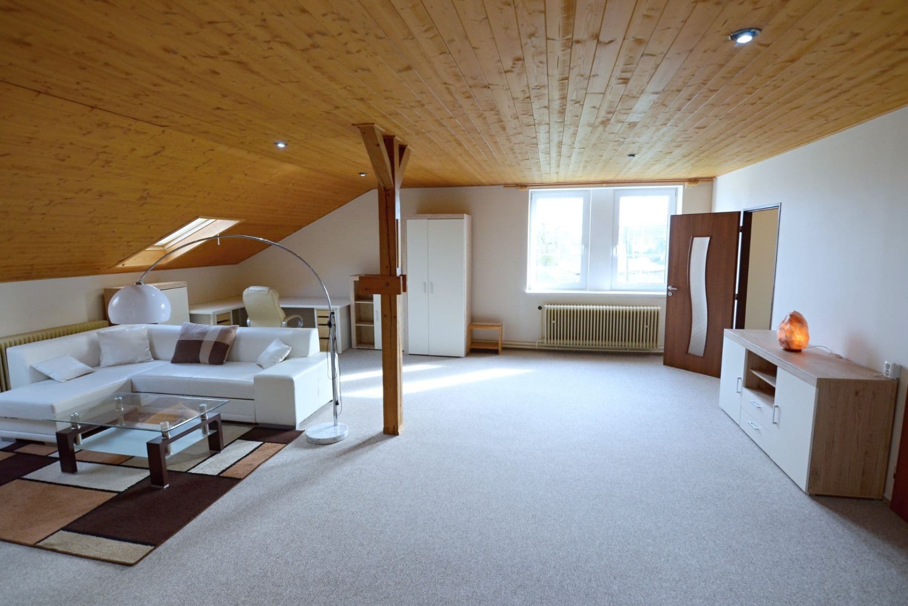 4 bedroom flat to rent, 200 m², Záboří, Jihočeský Region 4 bedroom flat to rent, 200 m², Záboří, Jihočeský Region