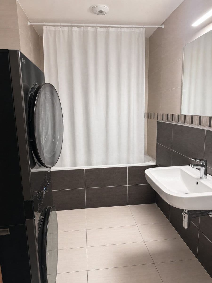 Small studio flat to rent, 43 m², Na Hřebenkách, Prague, Prague Small studio flat to rent, 43 m², Na Hřebenkách, Prague, Prague