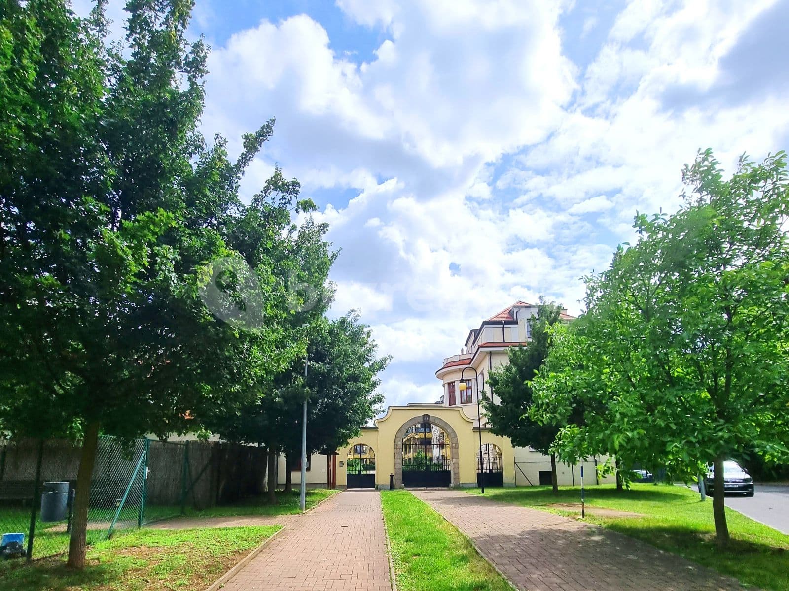 2 bedroom with open-plan kitchen flat to rent, 92 m², K Náhonu, Prague, Prague 2 bedroom with open-plan kitchen flat to rent, 92 m², K Náhonu, Prague, Prague