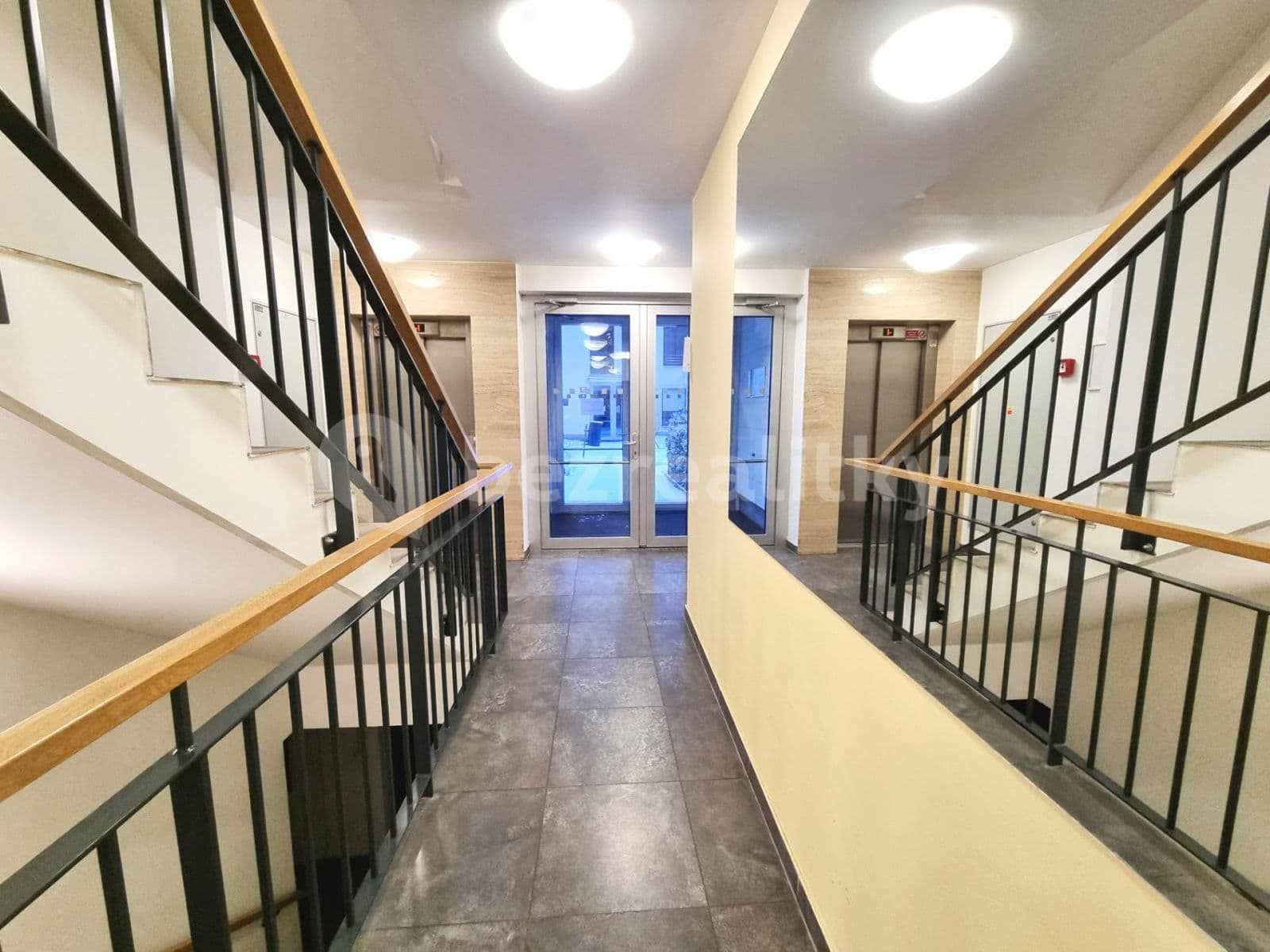 2 bedroom with open-plan kitchen flat to rent, 92 m², K Náhonu, Prague, Prague 2 bedroom with open-plan kitchen flat to rent, 92 m², K Náhonu, Prague, Prague
