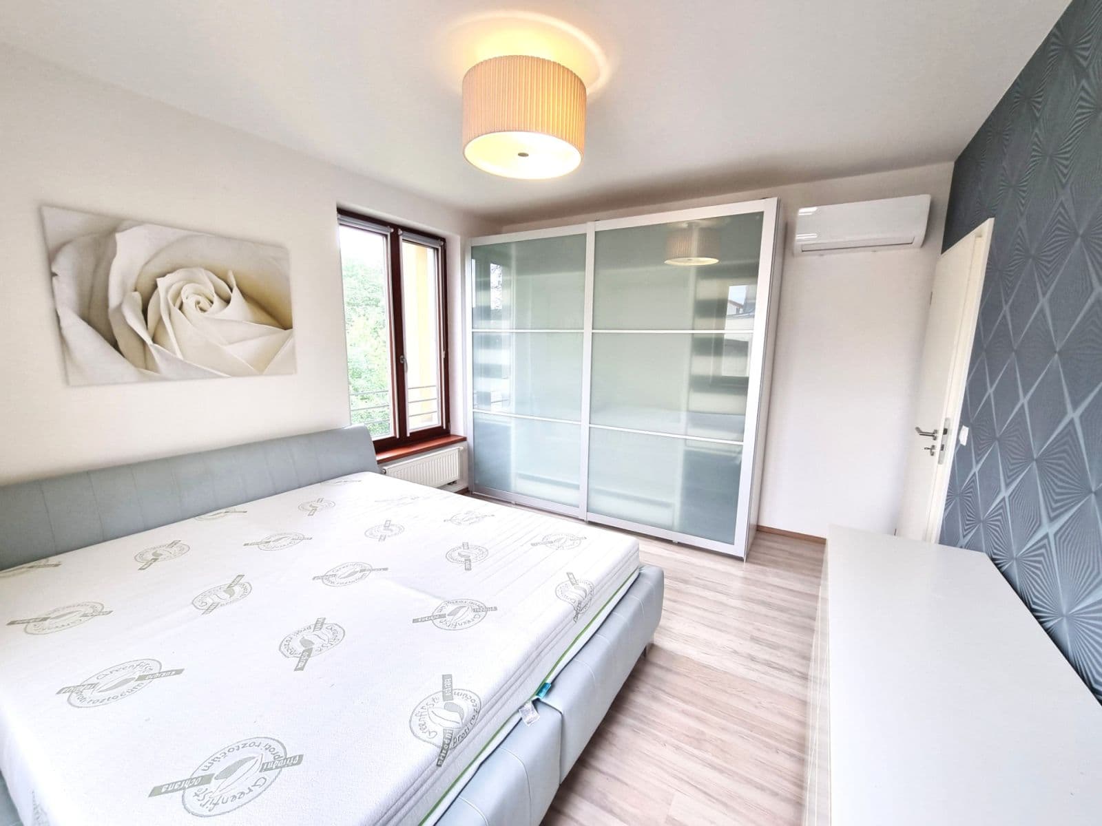 2 bedroom with open-plan kitchen flat to rent, 92 m², K Náhonu, Prague, Prague 2 bedroom with open-plan kitchen flat to rent, 92 m², K Náhonu, Prague, Prague