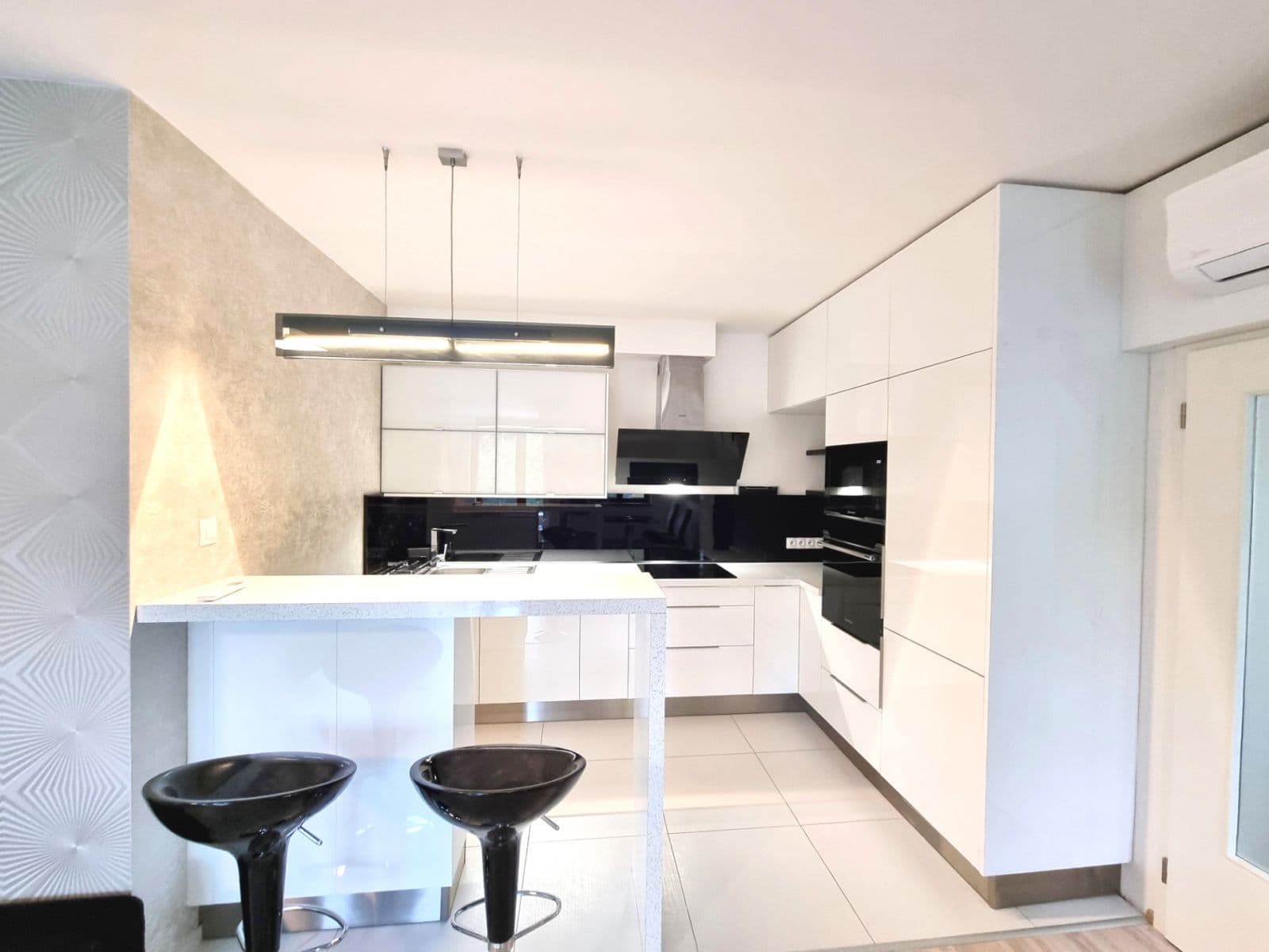 2 bedroom with open-plan kitchen flat to rent, 92 m², K Náhonu, Prague, Prague 2 bedroom with open-plan kitchen flat to rent, 92 m², K Náhonu, Prague, Prague