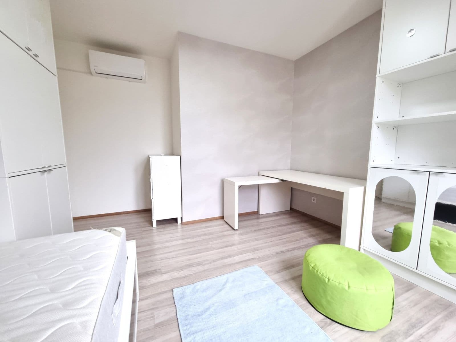 2 bedroom with open-plan kitchen flat to rent, 92 m², K Náhonu, Prague, Prague 2 bedroom with open-plan kitchen flat to rent, 92 m², K Náhonu, Prague, Prague