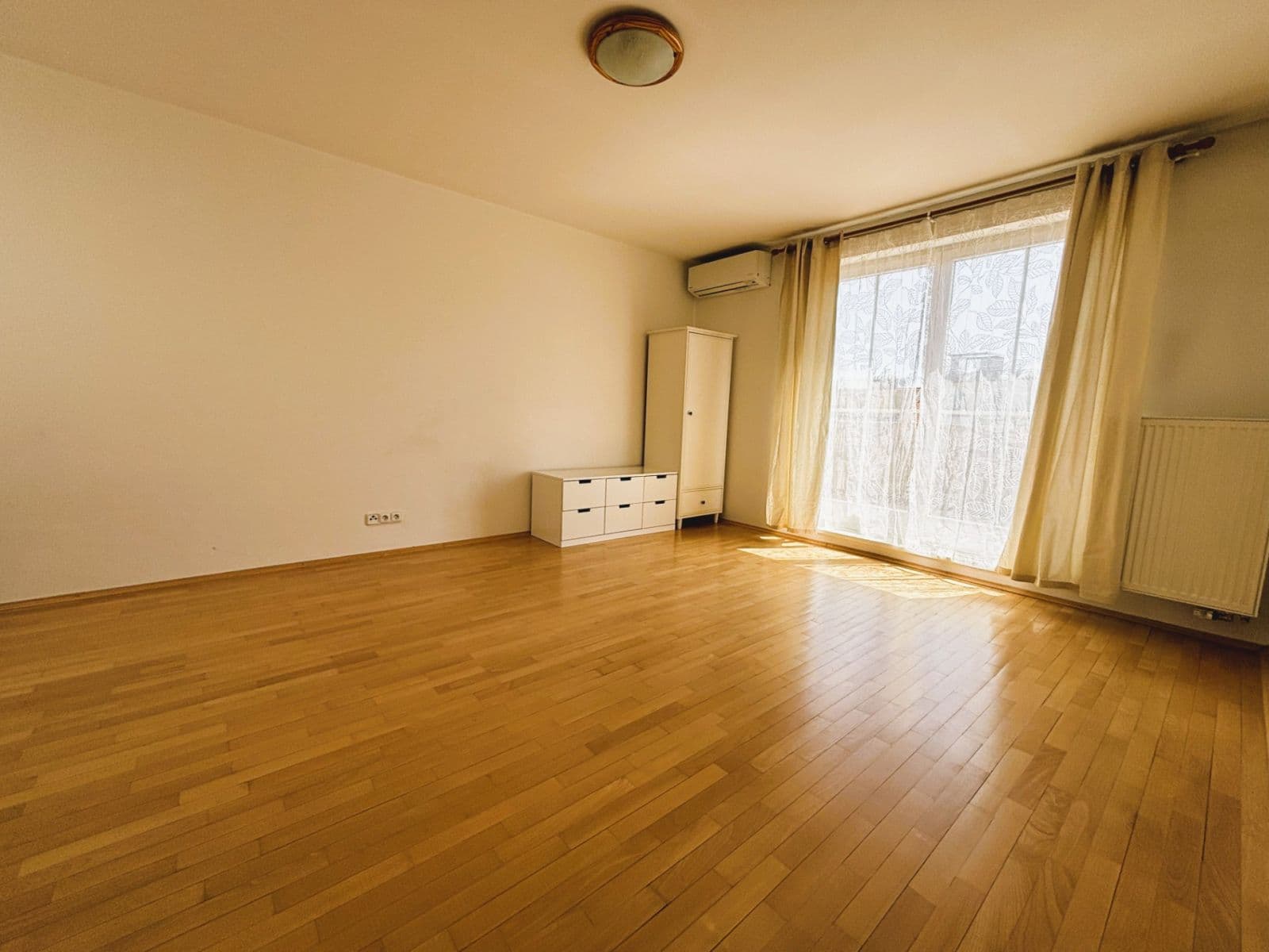 4 bedroom with open-plan kitchen flat to rent, 240 m², Přemyslovská, Prague, Prague 4 bedroom with open-plan kitchen flat to rent, 240 m², Přemyslovská, Prague, Prague