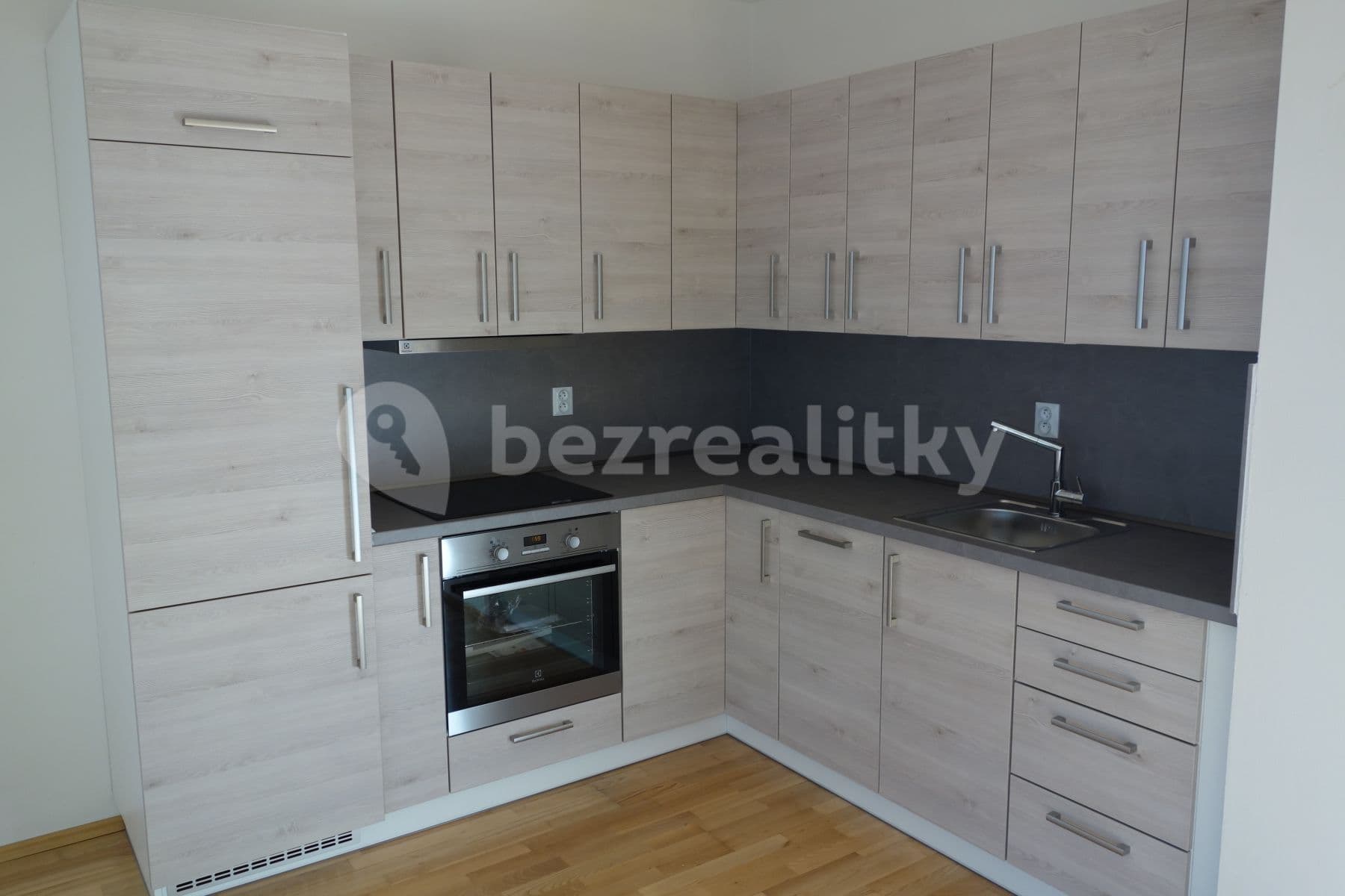 1 bedroom with open-plan kitchen flat to rent, 55 m², Jeseniova, Prague, Prague 1 bedroom with open-plan kitchen flat to rent, 55 m², Jeseniova, Prague, Prague