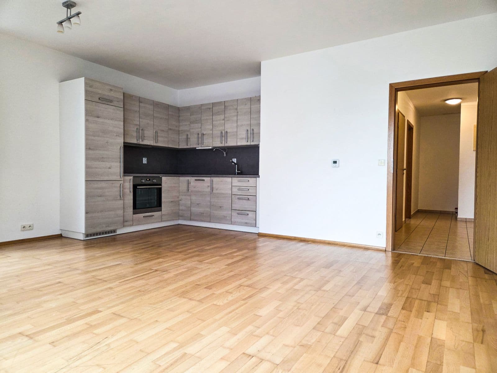 1 bedroom with open-plan kitchen flat to rent, 55 m², Jeseniova, Prague, Prague 1 bedroom with open-plan kitchen flat to rent, 55 m², Jeseniova, Prague, Prague