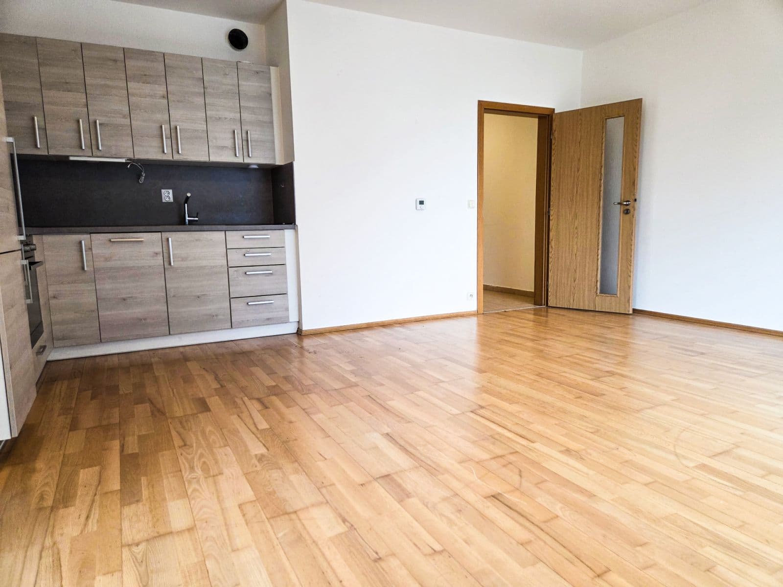 1 bedroom with open-plan kitchen flat to rent, 55 m², Jeseniova, Prague, Prague 1 bedroom with open-plan kitchen flat to rent, 55 m², Jeseniova, Prague, Prague