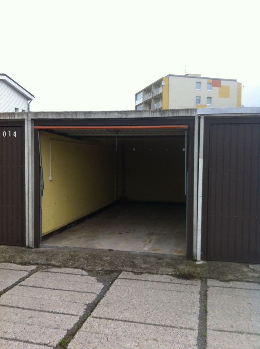 garage to rent, 17 m², Kralupská, Brandýs nad Labem-Stará Boleslav, Středočeský Region garage to rent, 17 m², Kralupská, Brandýs nad Labem-Stará Boleslav, Středočeský Region