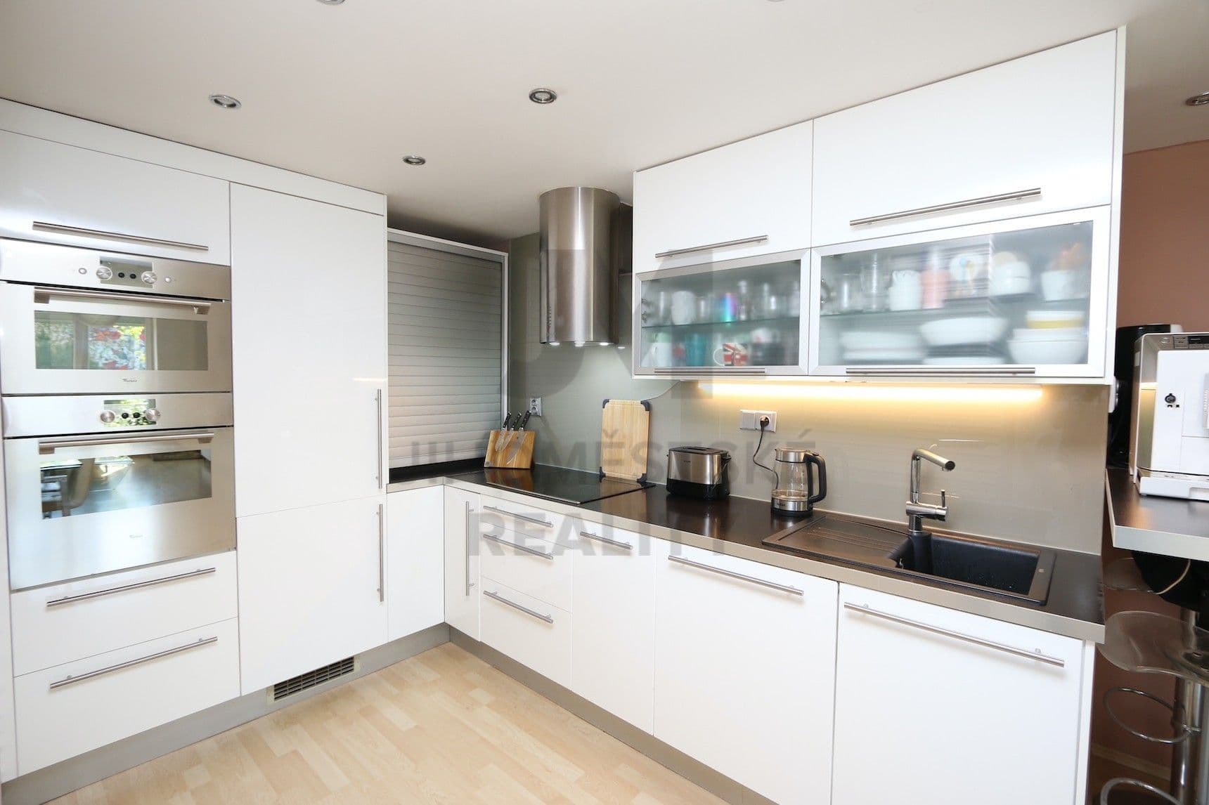 2 bedroom with open-plan kitchen flat to rent, 76 m², Rižská, Prague, Prague 2 bedroom with open-plan kitchen flat to rent, 76 m², Rižská, Prague, Prague