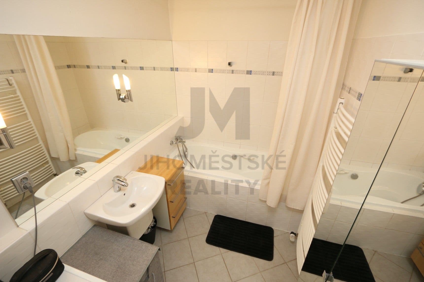 2 bedroom with open-plan kitchen flat to rent, 76 m², Rižská, Prague, Prague 2 bedroom with open-plan kitchen flat to rent, 76 m², Rižská, Prague, Prague
