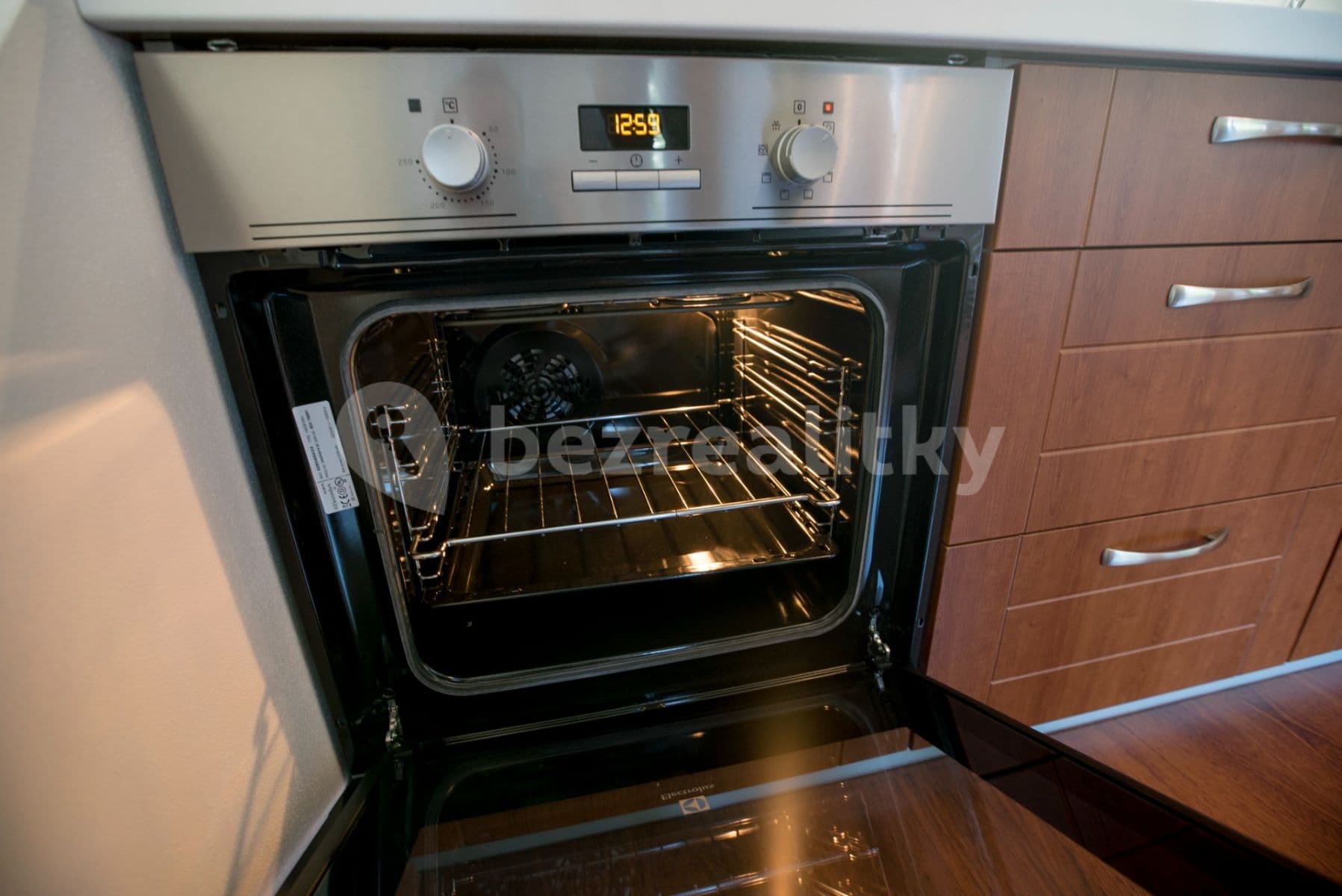 1 bedroom with open-plan kitchen flat to rent, 37 m², Tolstého, Ústí nad Labem, Ústecký Region 1 bedroom with open-plan kitchen flat to rent, 37 m², Tolstého, Ústí nad Labem, Ústecký Region