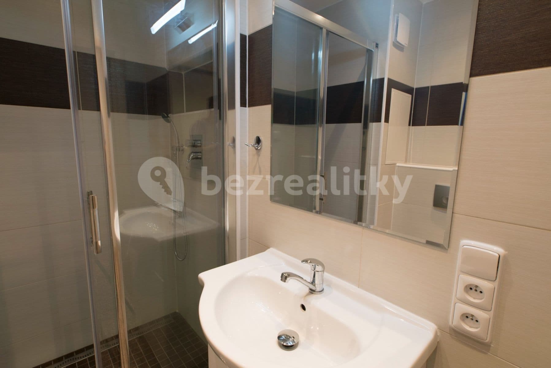 1 bedroom with open-plan kitchen flat to rent, 37 m², Tolstého, Ústí nad Labem, Ústecký Region 1 bedroom with open-plan kitchen flat to rent, 37 m², Tolstého, Ústí nad Labem, Ústecký Region