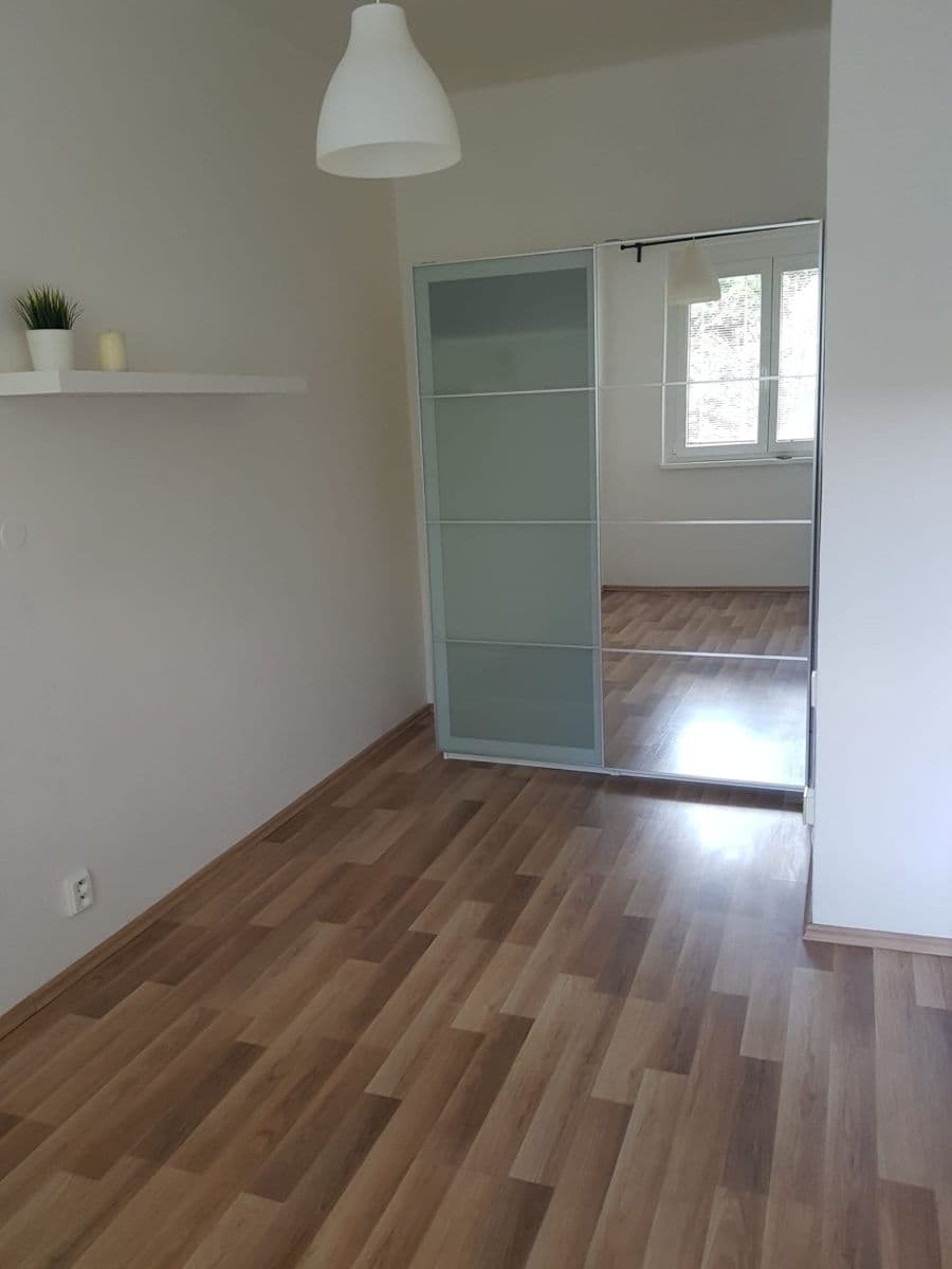 1 bedroom with open-plan kitchen flat to rent, 40 m², Humpolecká, Prague, Prague 1 bedroom with open-plan kitchen flat to rent, 40 m², Humpolecká, Prague, Prague