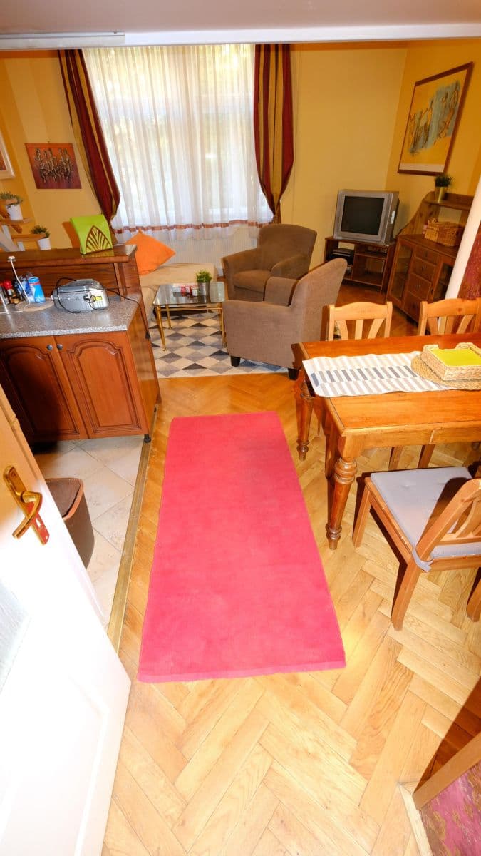 2 bedroom with open-plan kitchen flat to rent, 110 m², Šmilovského, Prague, Prague 2 bedroom with open-plan kitchen flat to rent, 110 m², Šmilovského, Prague, Prague