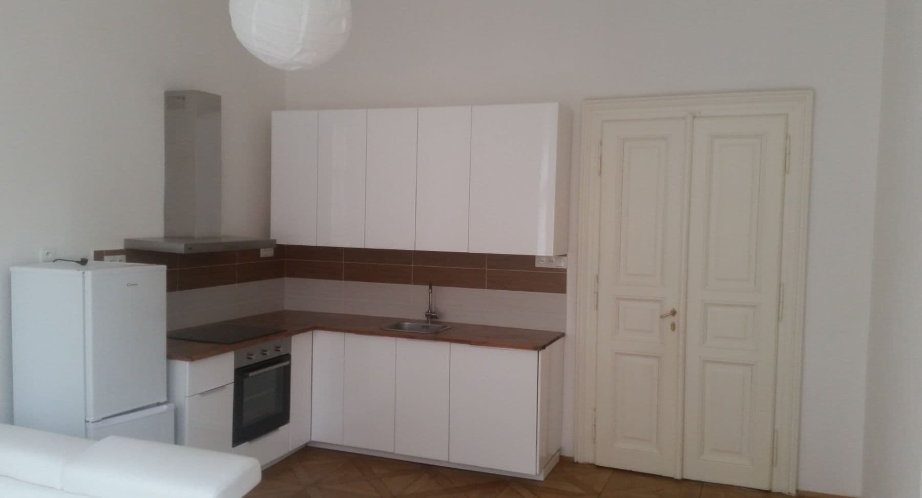 1 bedroom with open-plan kitchen flat to rent, 60 m², Mikovcova, Prague, Prague 1 bedroom with open-plan kitchen flat to rent, 60 m², Mikovcova, Prague, Prague