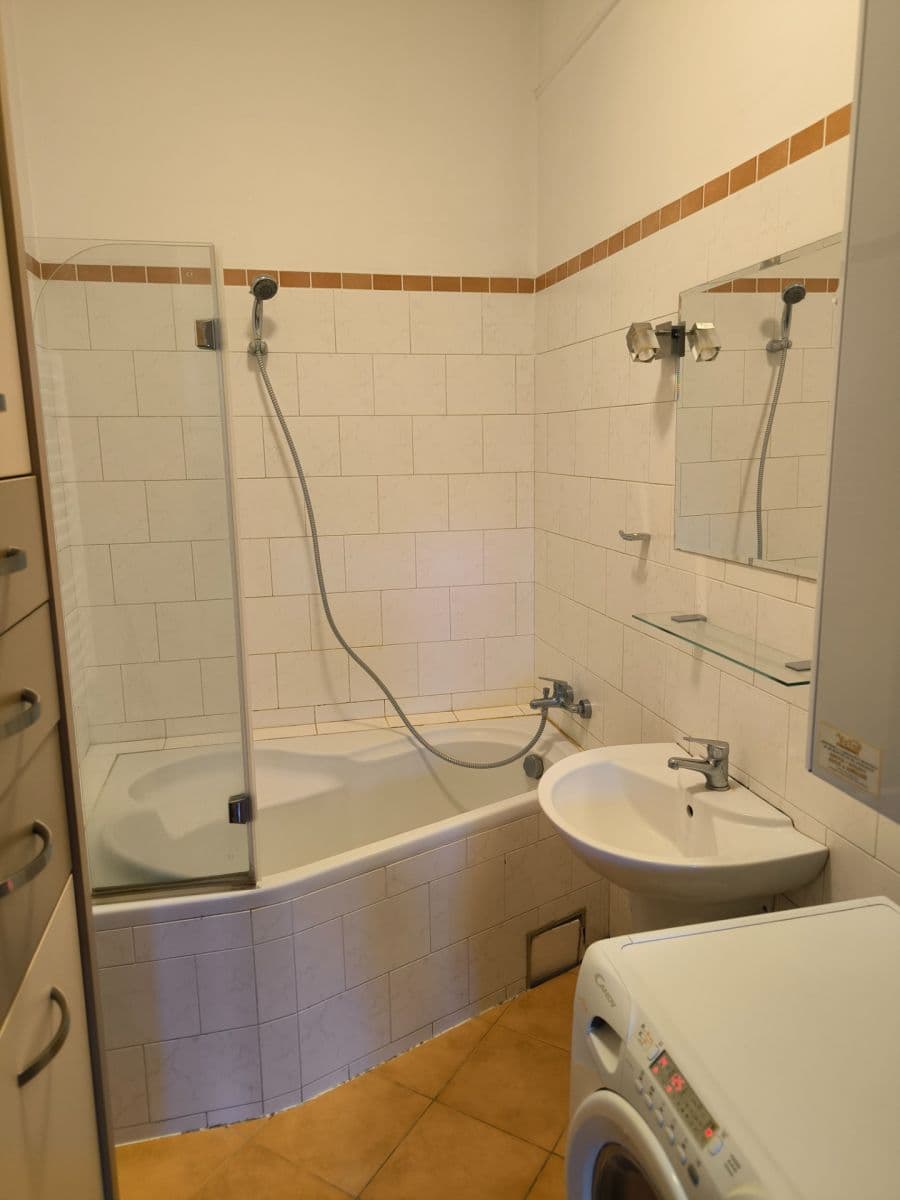 2 bedroom flat to rent, 66 m², V Mezihoří, Prague, Prague 2 bedroom flat to rent, 66 m², V Mezihoří, Prague, Prague