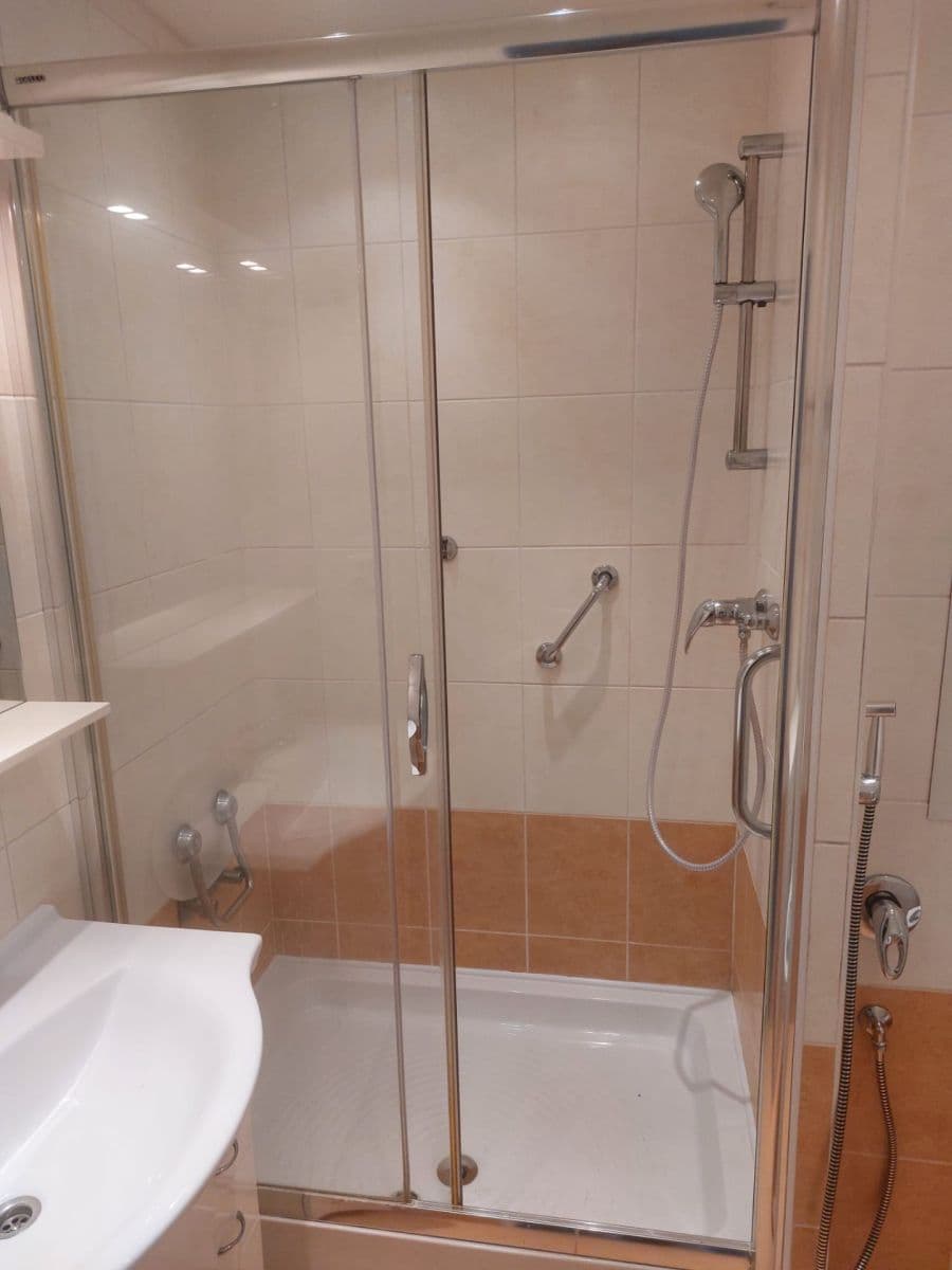 1 bedroom with open-plan kitchen flat to rent, 40 m², Leopoldova, Prague, Prague 1 bedroom with open-plan kitchen flat to rent, 40 m², Leopoldova, Prague, Prague