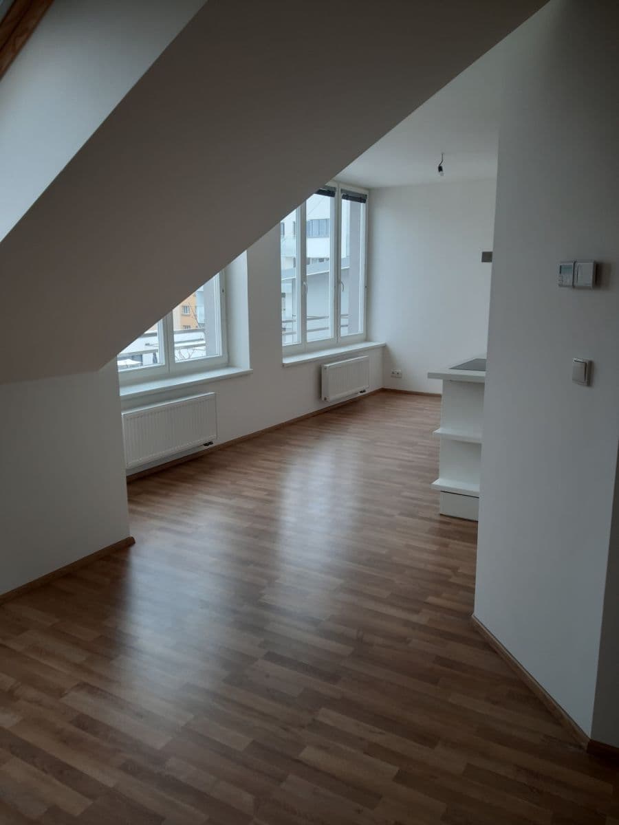 Studio flat to rent, 37 m², Drahobejlova, Prague, Prague Studio flat to rent, 37 m², Drahobejlova, Prague, Prague